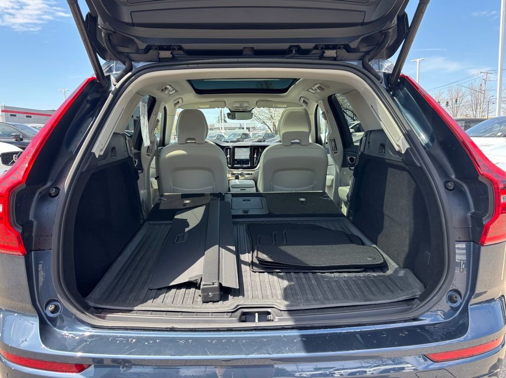 Used 2024 Volvo XC60 B5 Core w/ Climate Package AWD/4WD image 25