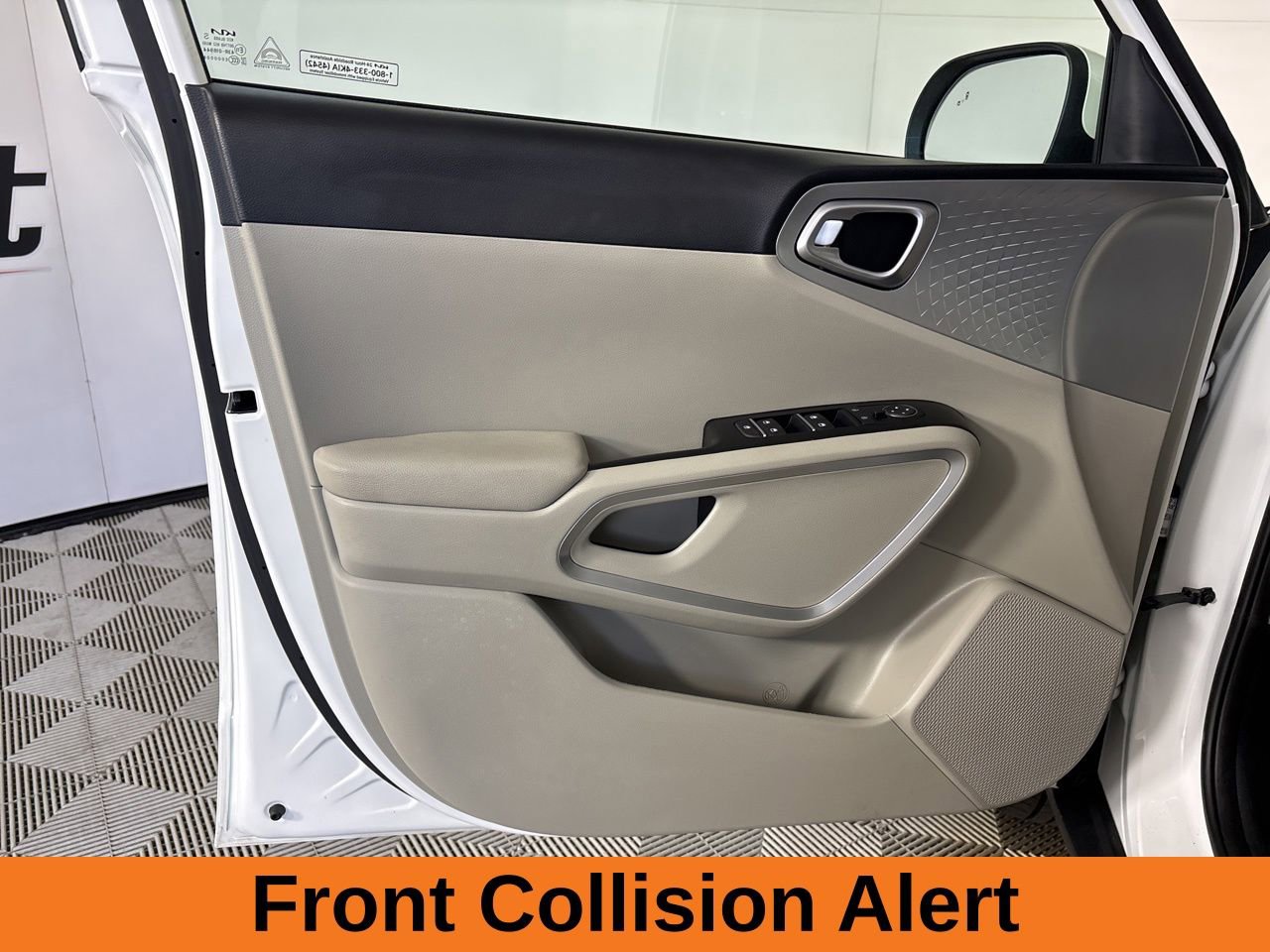 Used 2025 Kia Soul LX image 8