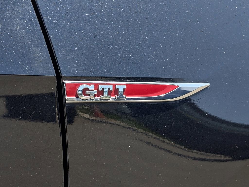 Used 2018 Volkswagen GTI SE FWD image 11
