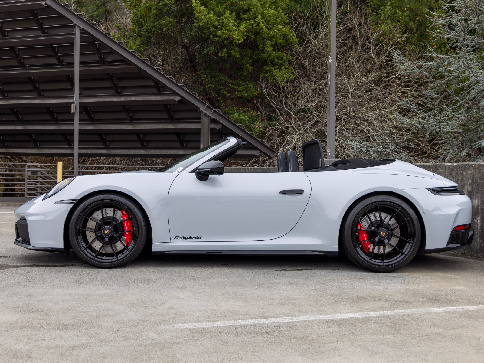 Certified 2025 Porsche 911 Carrera GTS RWD image 2
