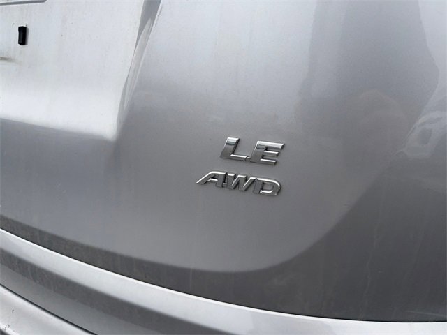 Used 2018 Toyota RAV4 LE image 10