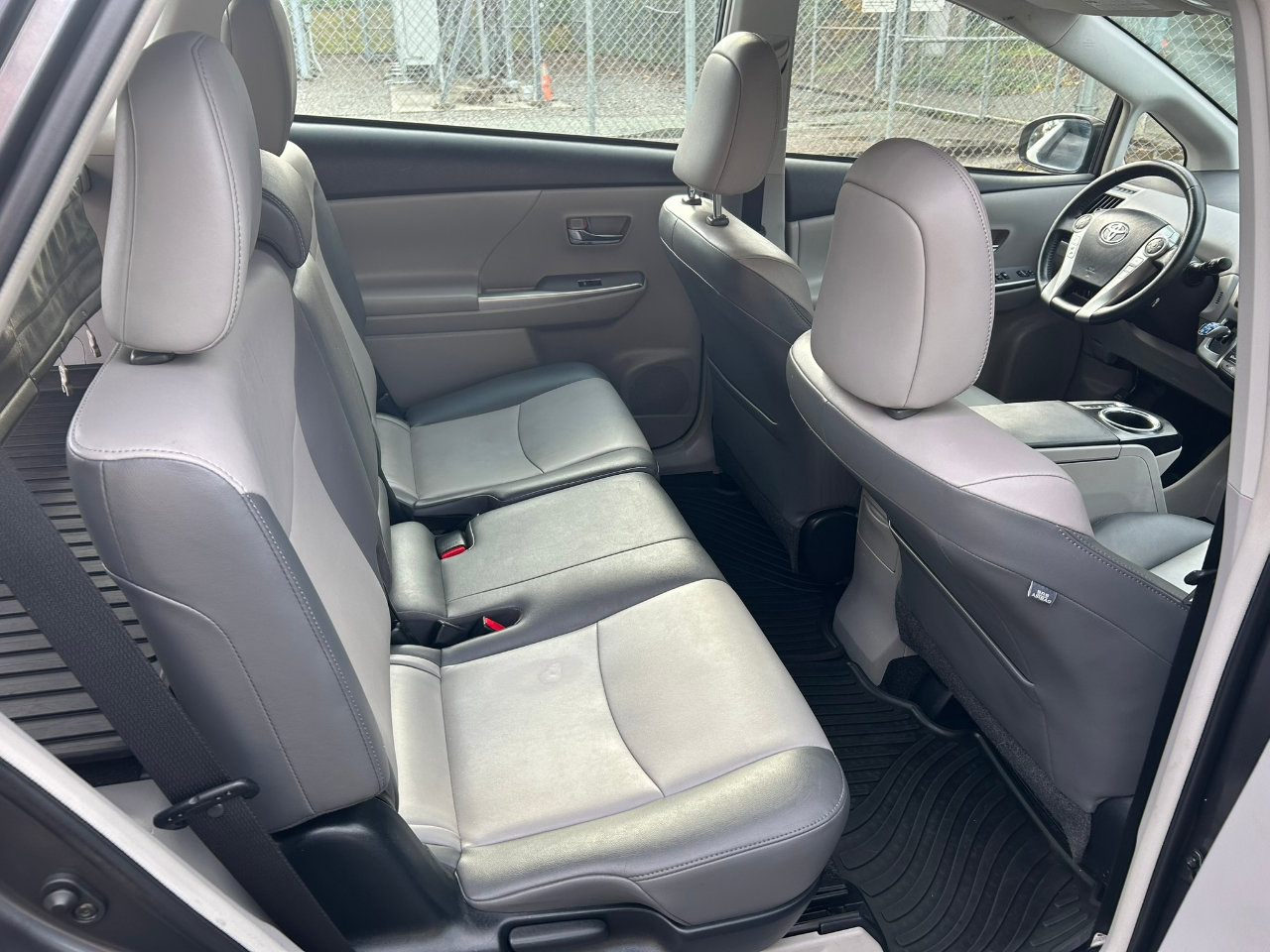 Used 2016 Toyota Prius V Four image 17