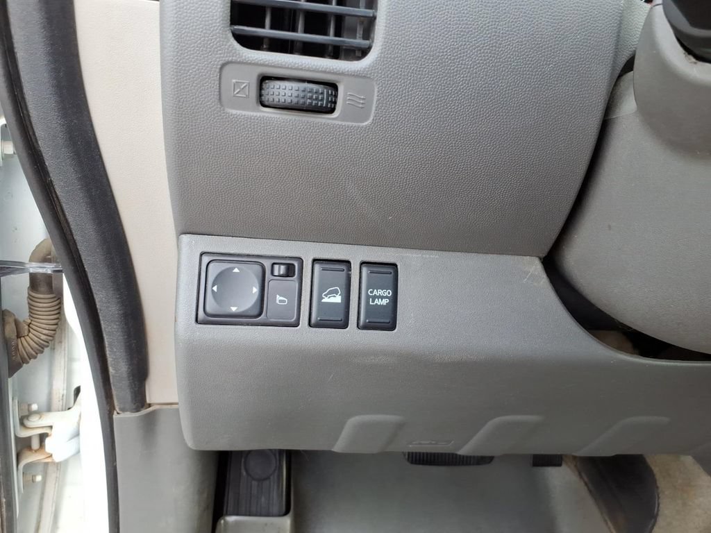 Used 2017 Nissan Frontier SV w/ SV Value Truck Package AWD/4WD image 8
