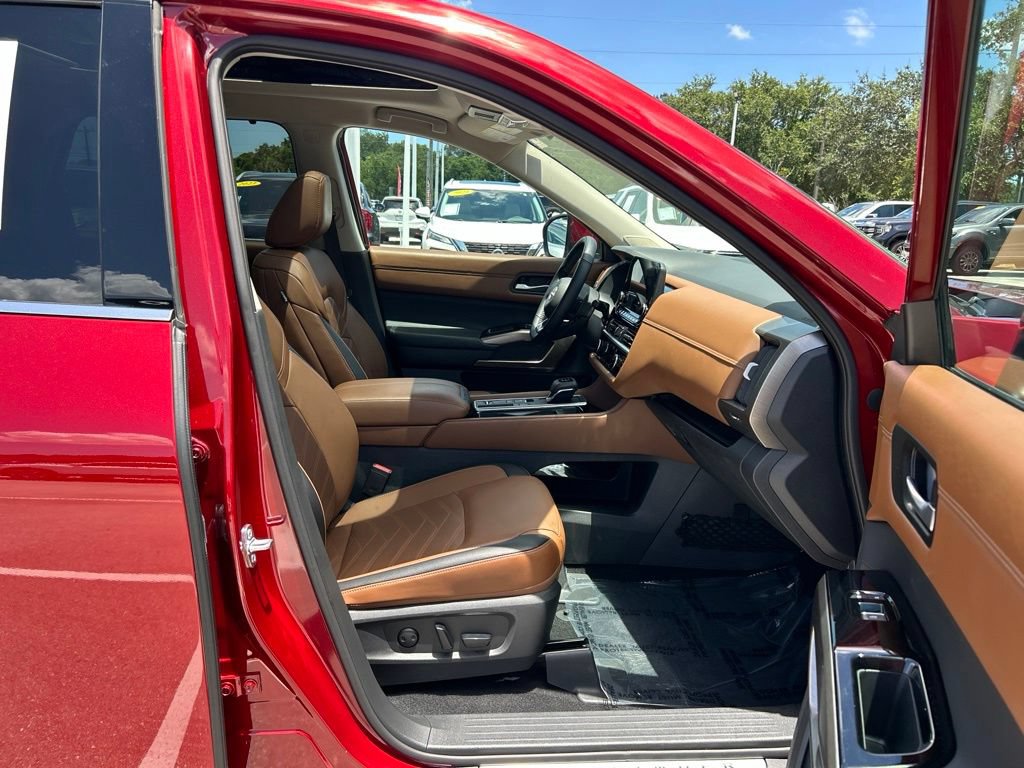 Certified 2025 Nissan Pathfinder Platinum w/ Cargo Package FWD image 42