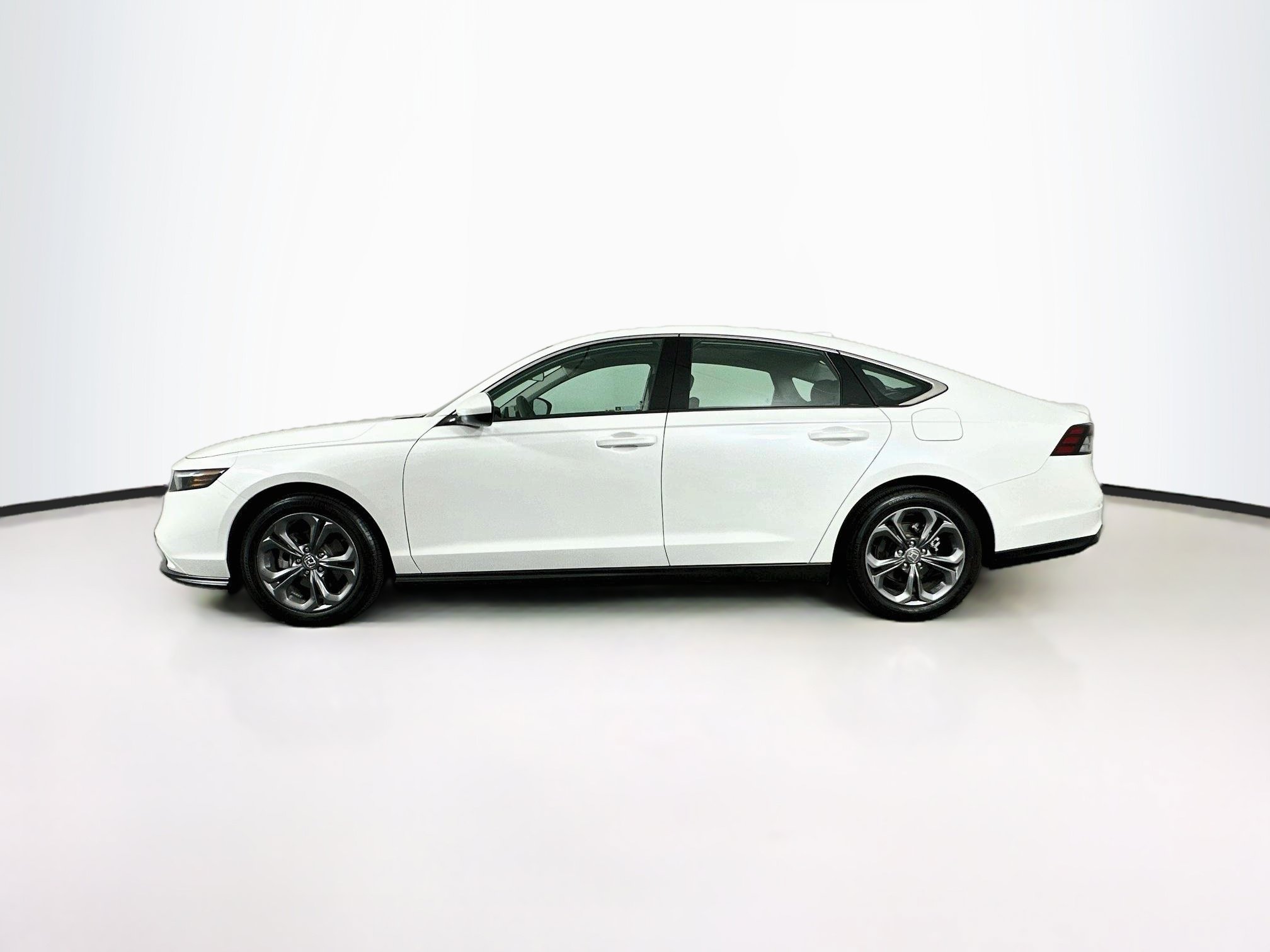 Used 2024 Honda Accord EX image 4