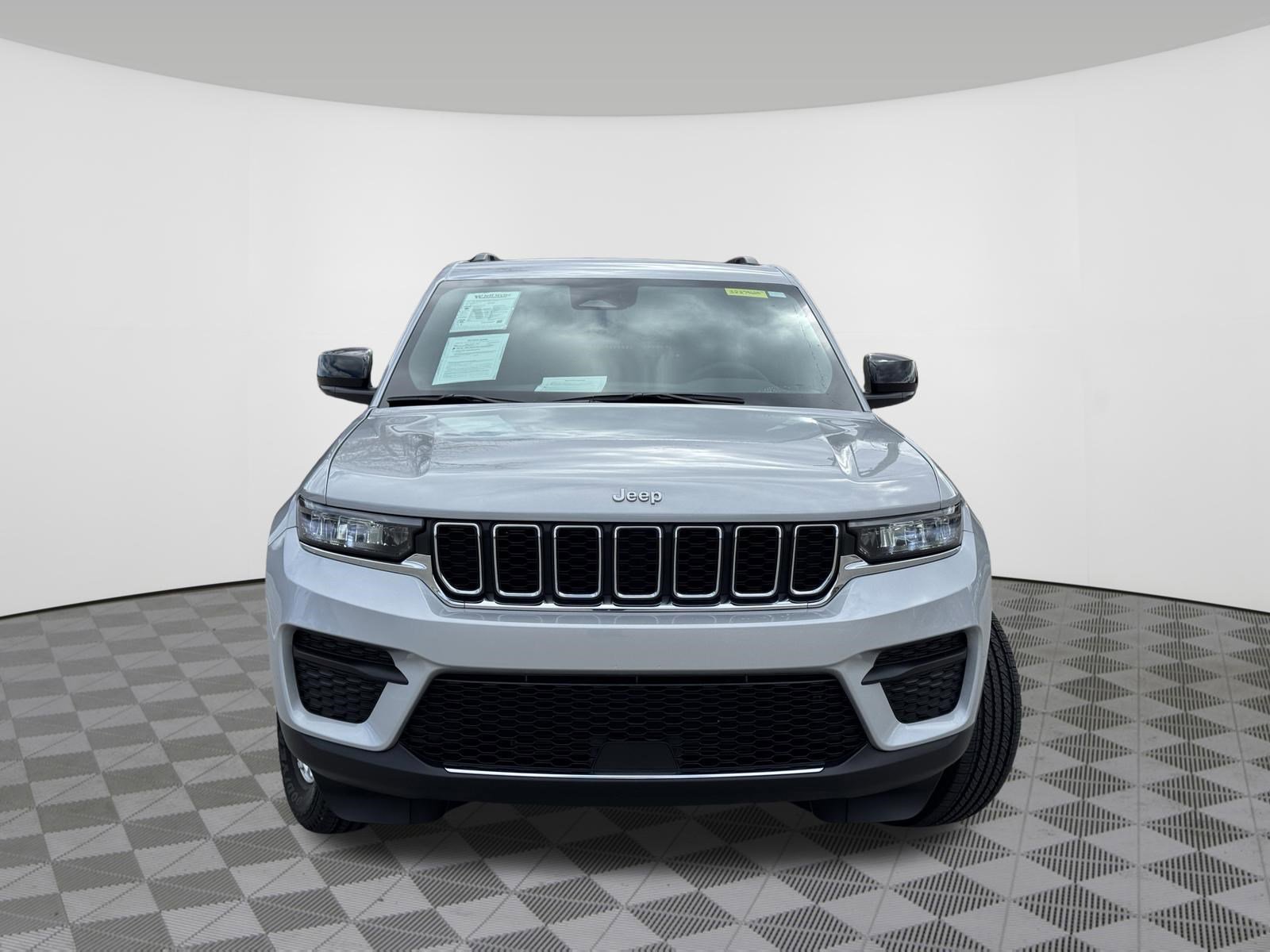 Used 2024 Jeep Grand Cherokee Laredo w/ MOPAR Finishing Package image 17