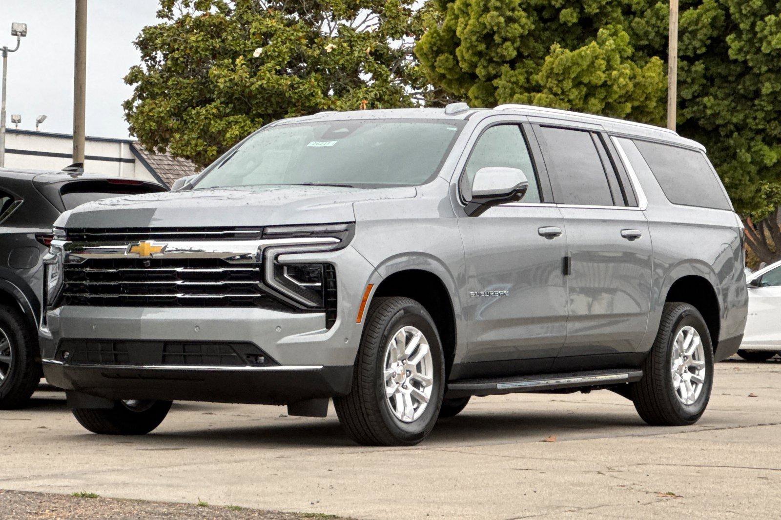 New 2026 Chevrolet Suburban LT w/ Comfort Package AWD/4WD image 9