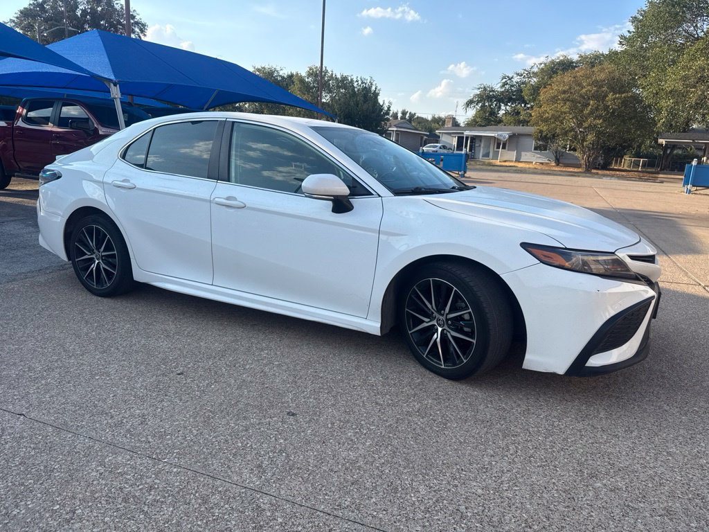 Used 2022 Toyota Camry SE w/ Cold Weather Package AWD/4WD image 3