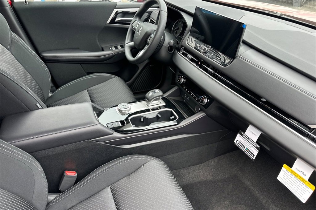 New 2025 Mitsubishi Outlander ES image 17