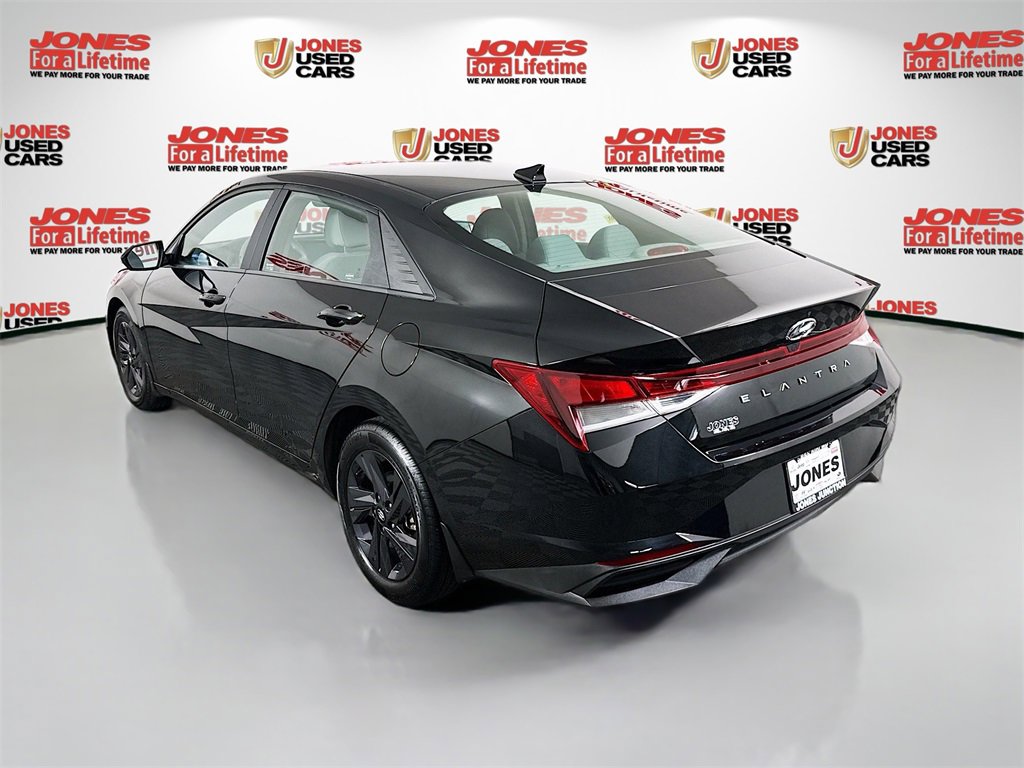 Certified 2022 Hyundai Elantra SEL image 2