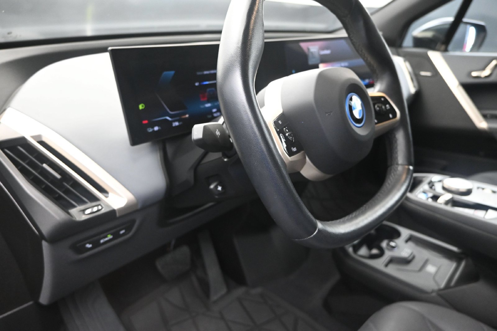 Certified 2024 BMW iX xDrive50 w/ Premium Package AWD/4WD image 12