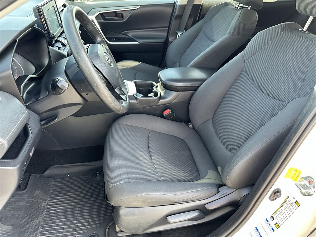 Used 2019 Toyota RAV4 LE image 10