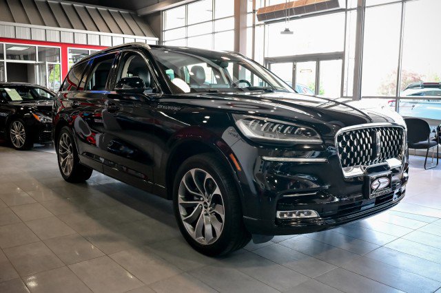 Used 2022 Lincoln Aviator Grand Touring w/ Elements Package Plus AWD/4WD image 3