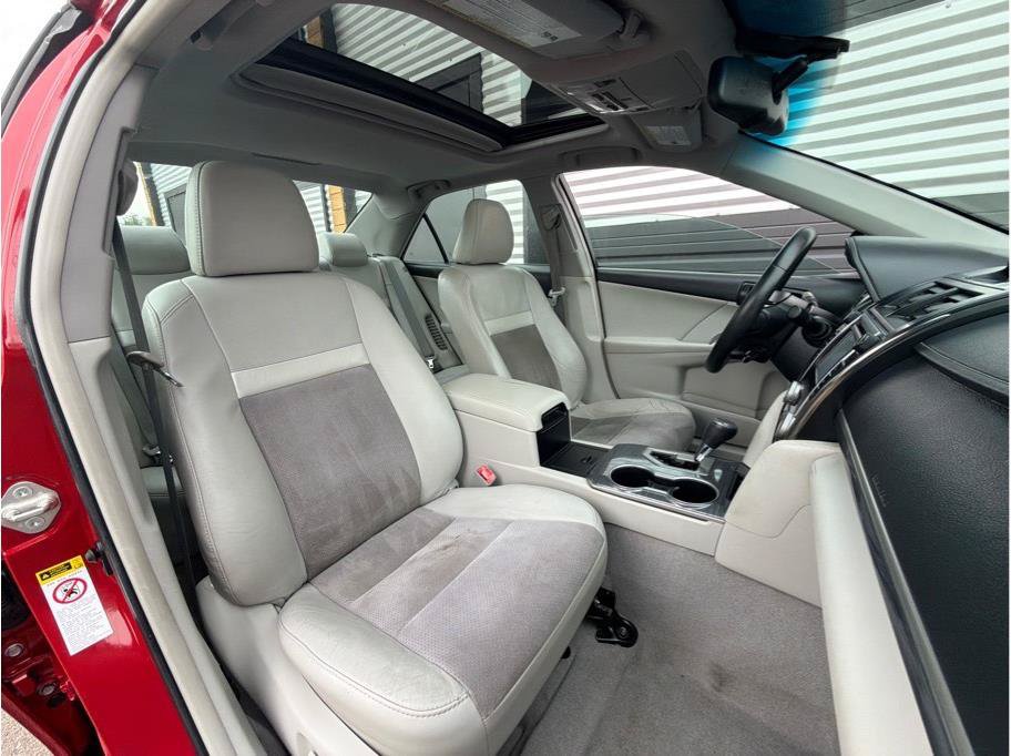 Used 2012 Toyota Camry XLE w/ Leather Pkg FWD image 20
