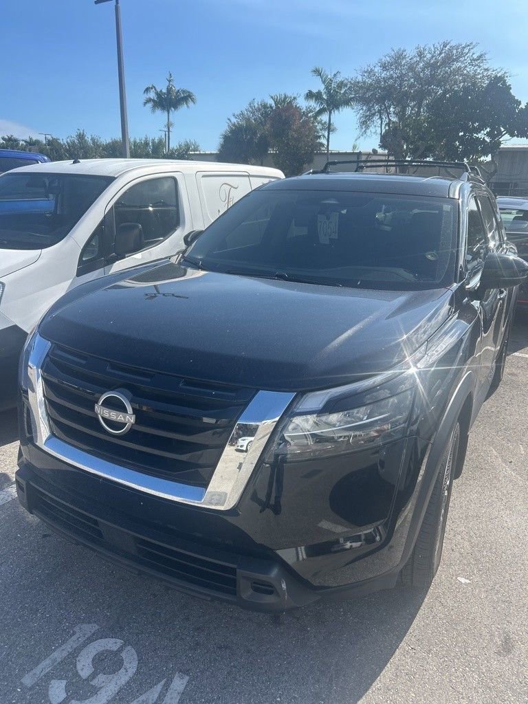 Certified 2024 Nissan Pathfinder SV w/ SV Premium Package image 3