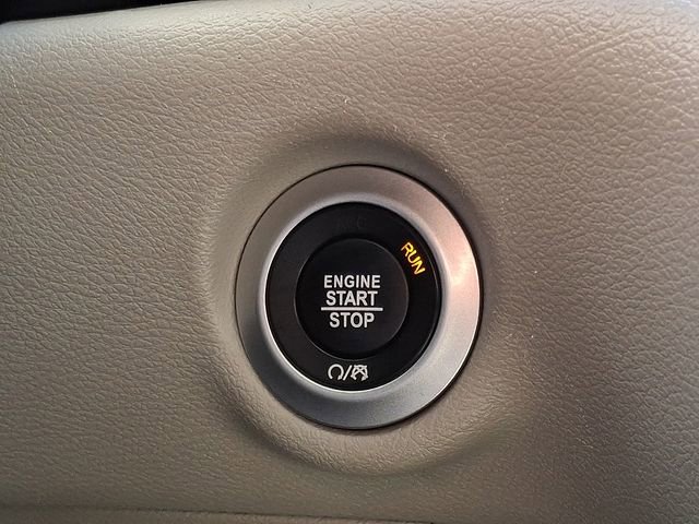 Used 2023 Chrysler Pacifica Touring-L FWD image 25