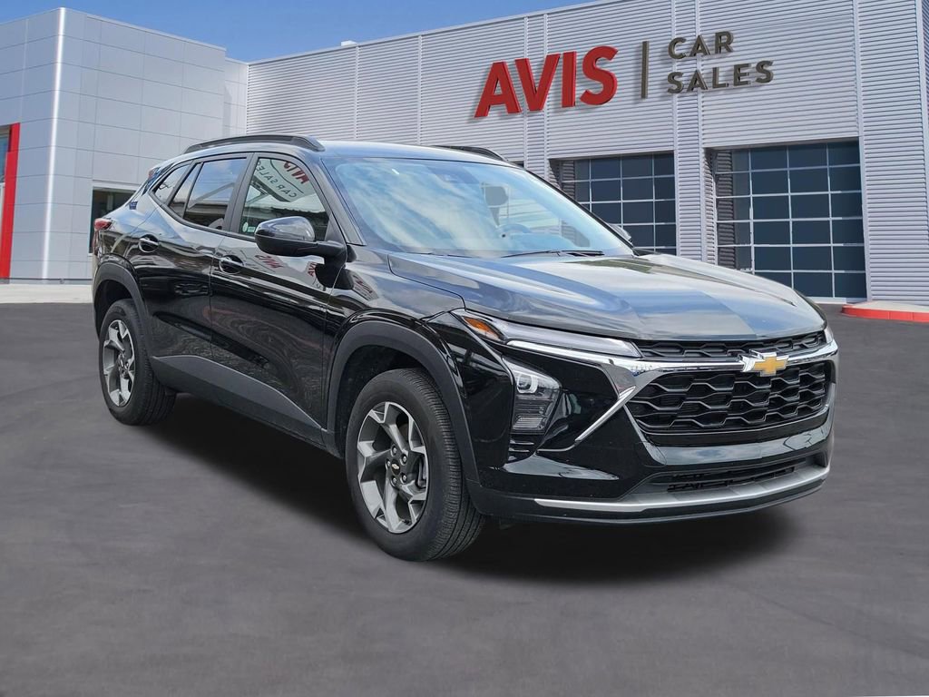 Used 2025 Chevrolet Trax LT w/ LT Convenience Package FWD image 9