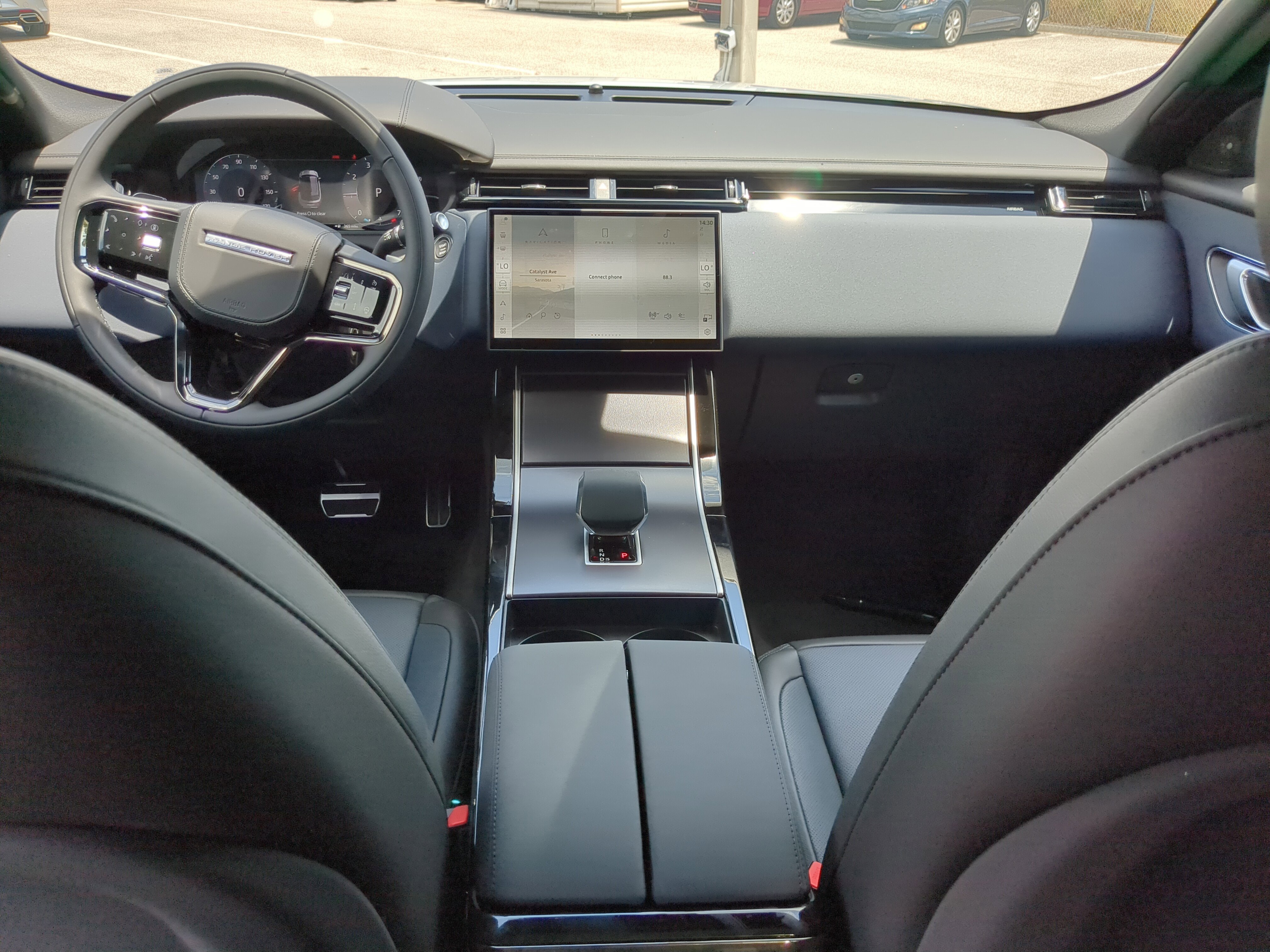 New 2026 Land Rover Range Rover Velar Dynamic SE image 12