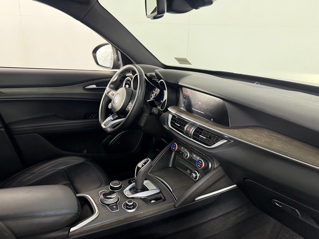 Used 2023 Alfa Romeo Stelvio Ti AWD/4WD image 32