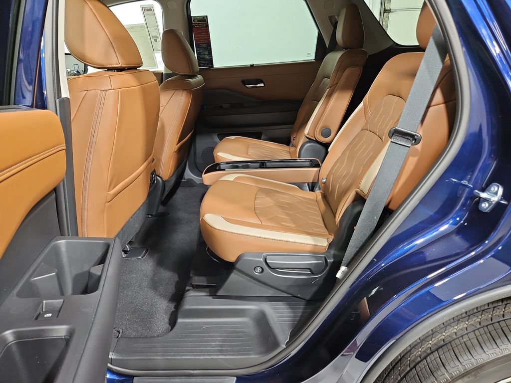 New 2026 Nissan Pathfinder Platinum AWD/4WD image 24