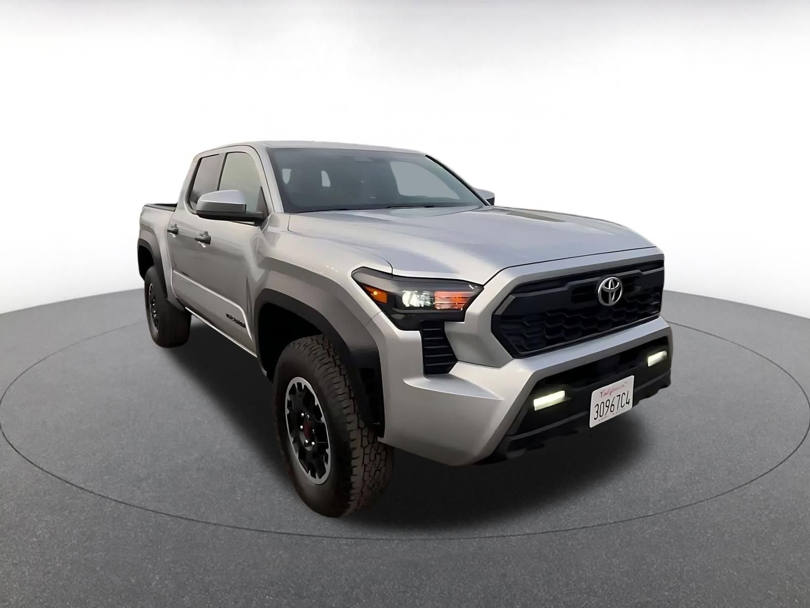 Used 2025 Toyota Tacoma TRD Off-Road image 3