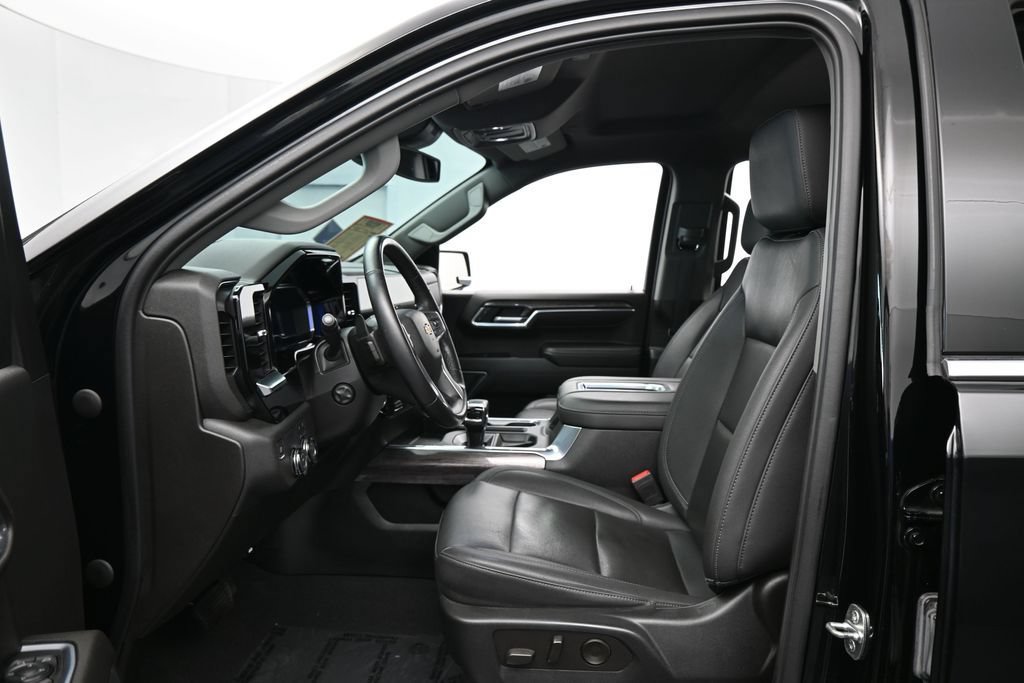 Used 2022 Chevrolet Silverado 1500 LTZ RWD image 10