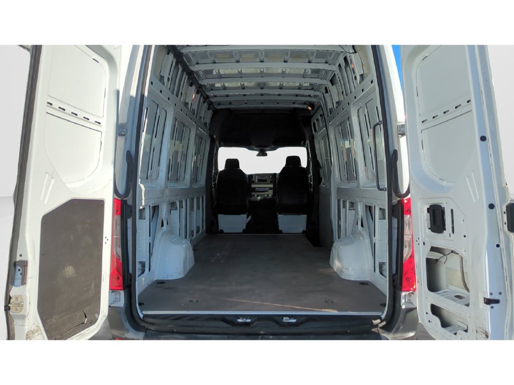 Used 2025 Mercedes-Benz Sprinter 2500 image 9