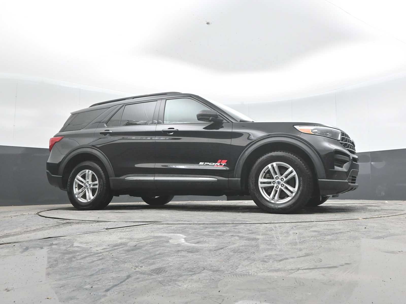 Used 2021 Ford Explorer XLT AWD/4WD image 29