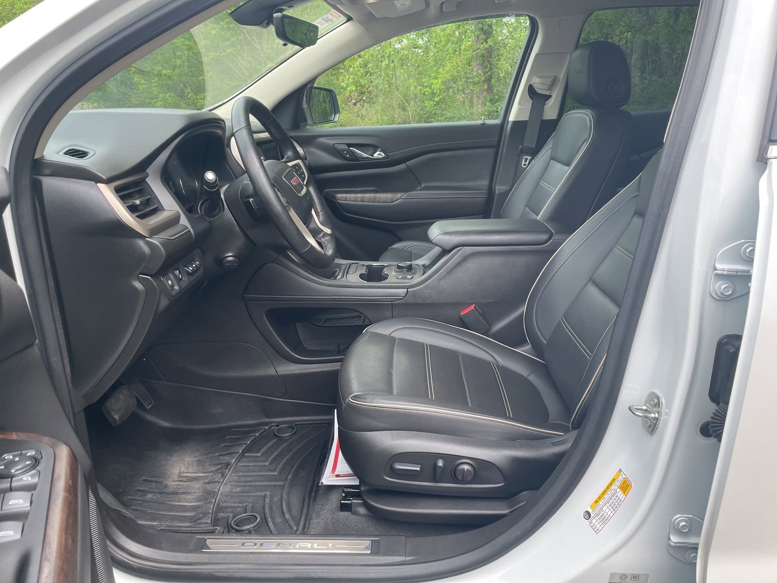 Used 2023 GMC Acadia Denali w/ Denali Ultimate Package image 10