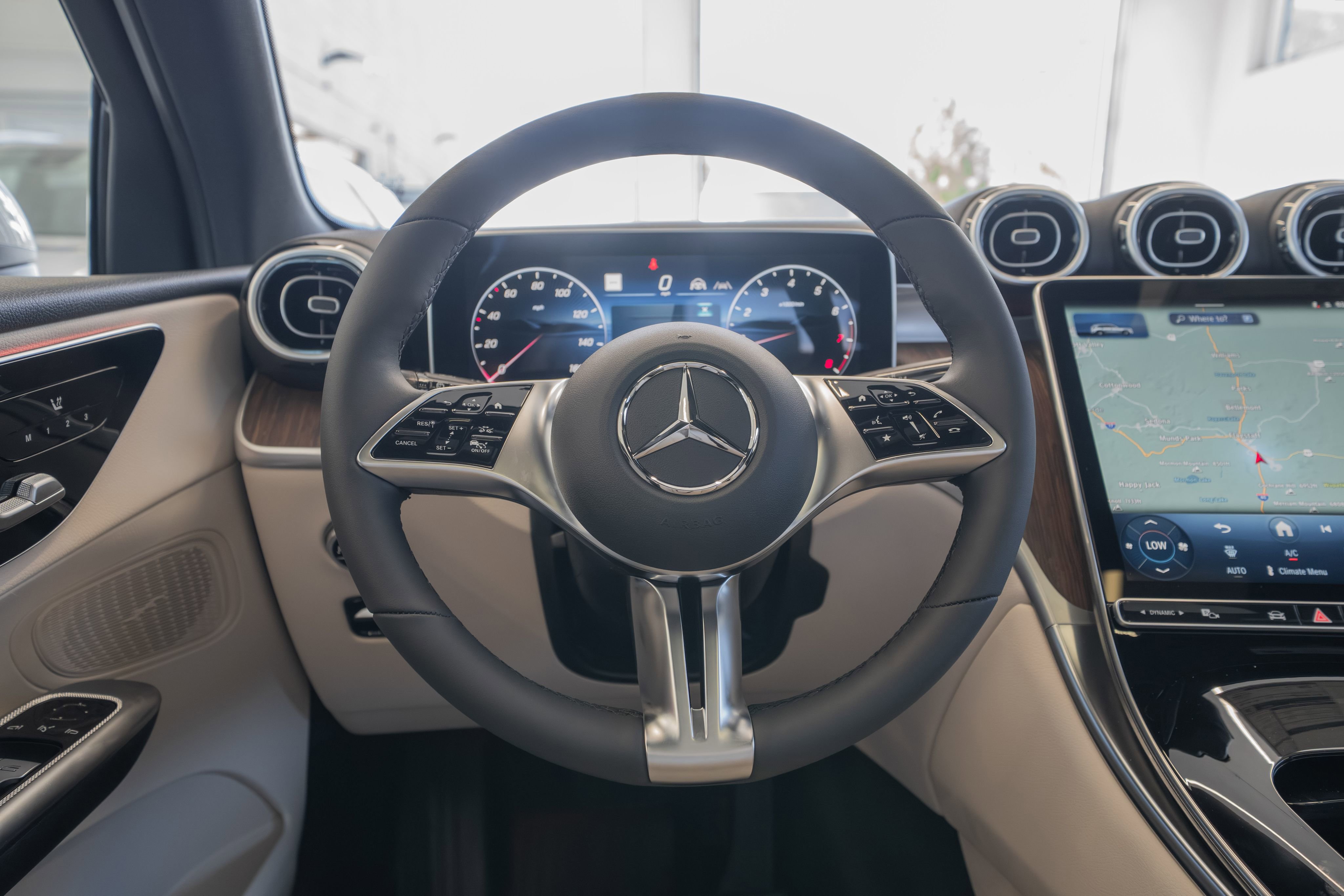 Used 2026 Mercedes-Benz GLC 300 4MATIC image 9