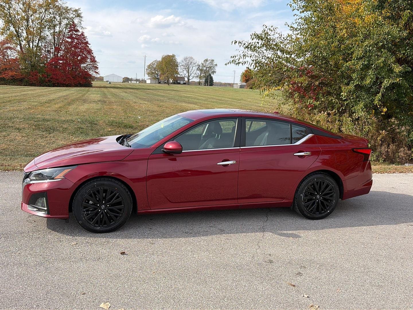 Used 2025 Nissan Altima 2.5 SV w/ SV Special Edition Package FWD image 2