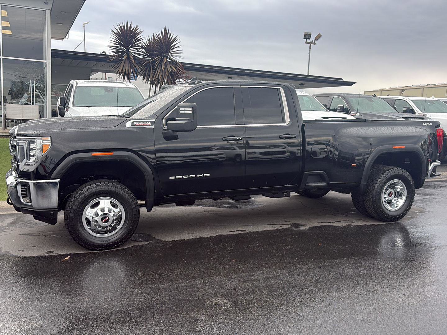 Used 2022 GMC Sierra 3500 SLE w/ SLE Value Package AWD/4WD image 2