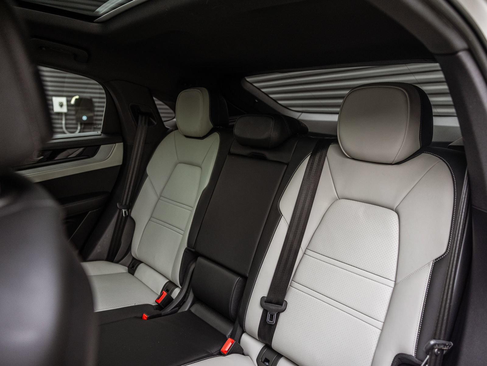 Certified 2025 Porsche Cayenne S AWD/4WD image 19