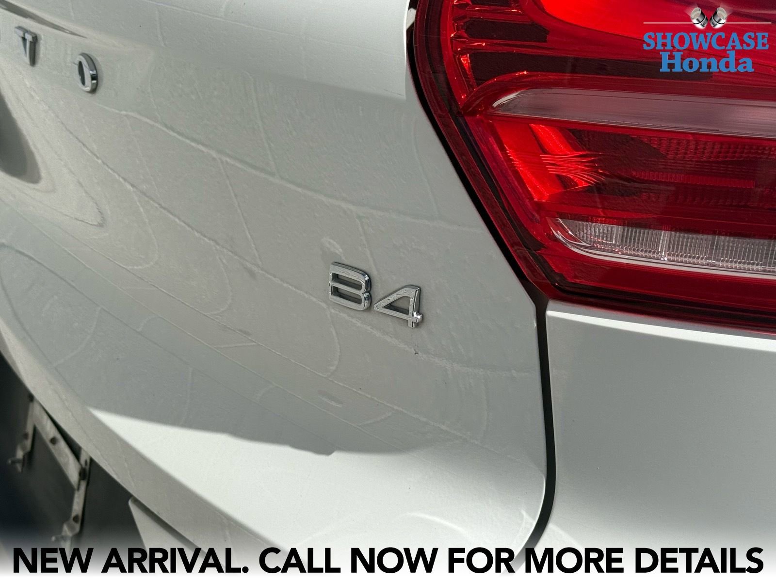 Used 2023 Volvo XC40 B4 Ultimate image 13