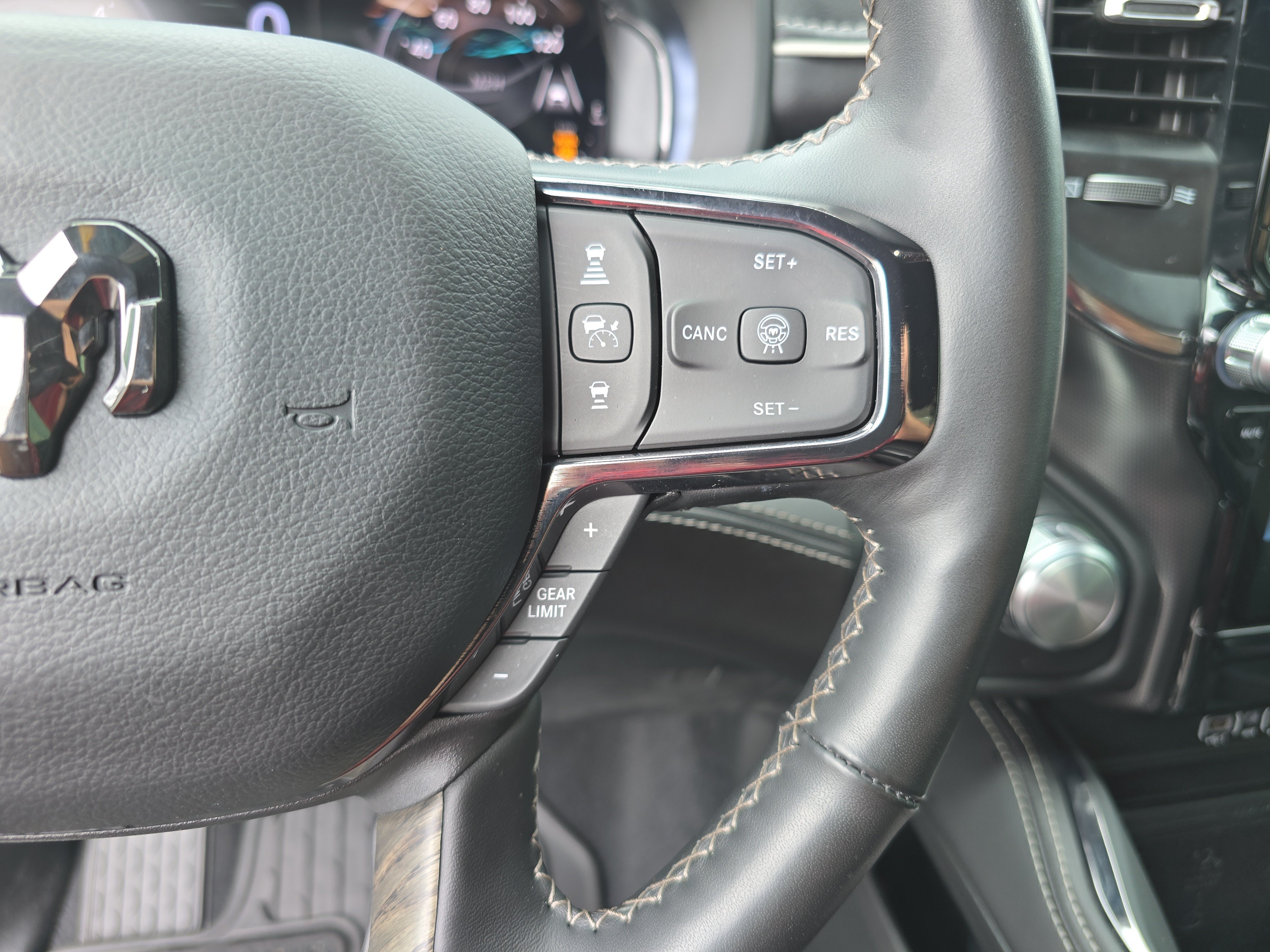 Used 2025 RAM 1500 Limited AWD/4WD image 33