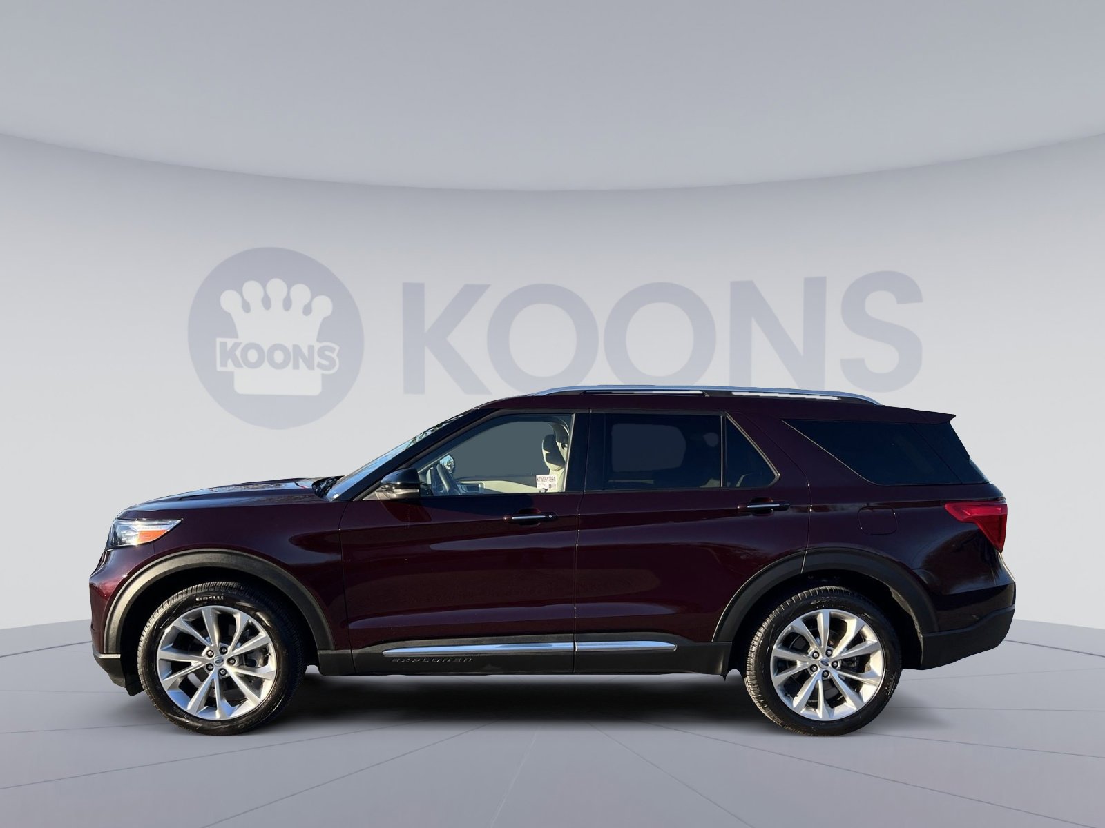 Used 2023 Ford Explorer Platinum w/ Technology Package image 2