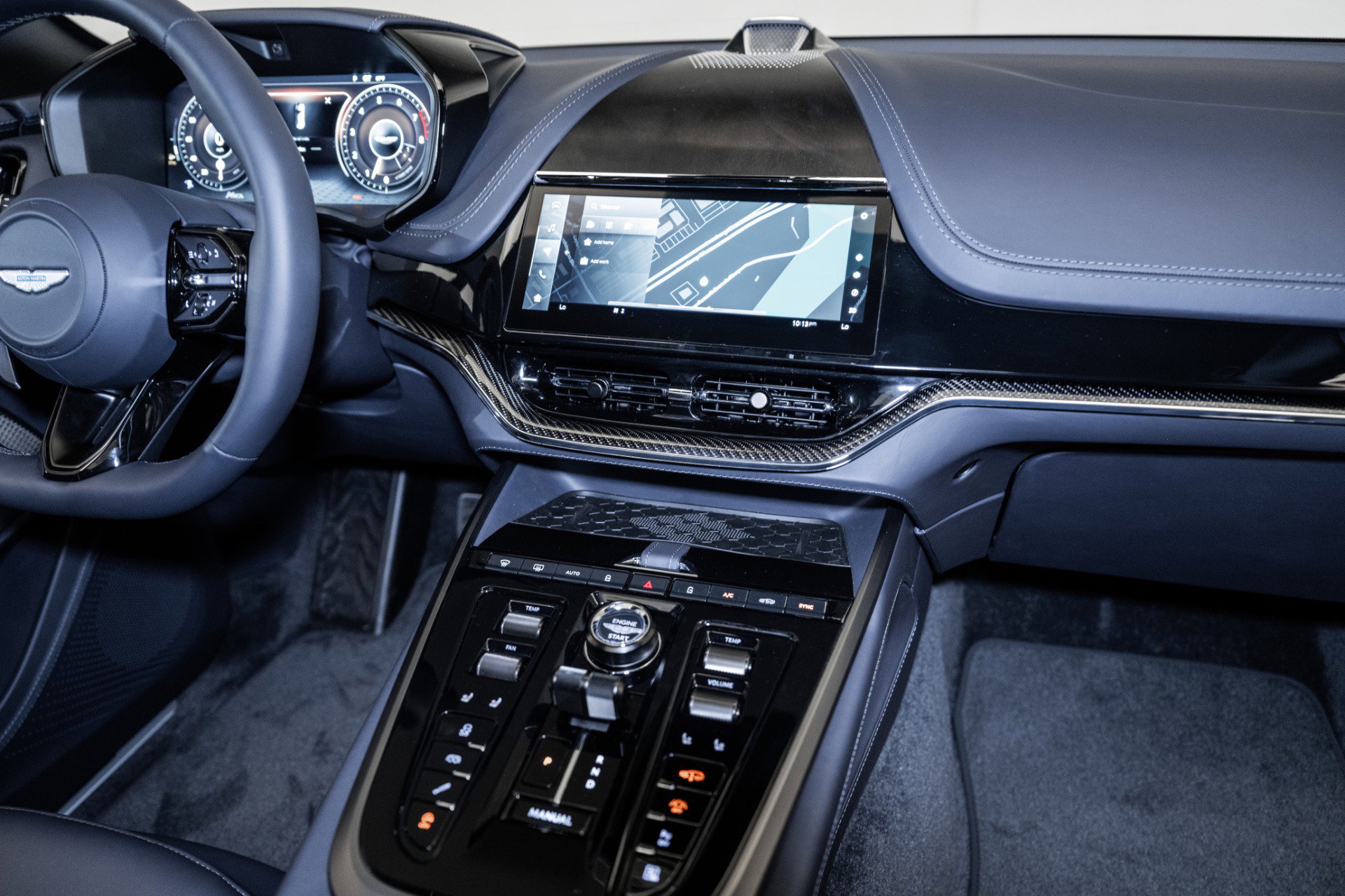 Used 2025 Aston Martin DBX 707 image 27