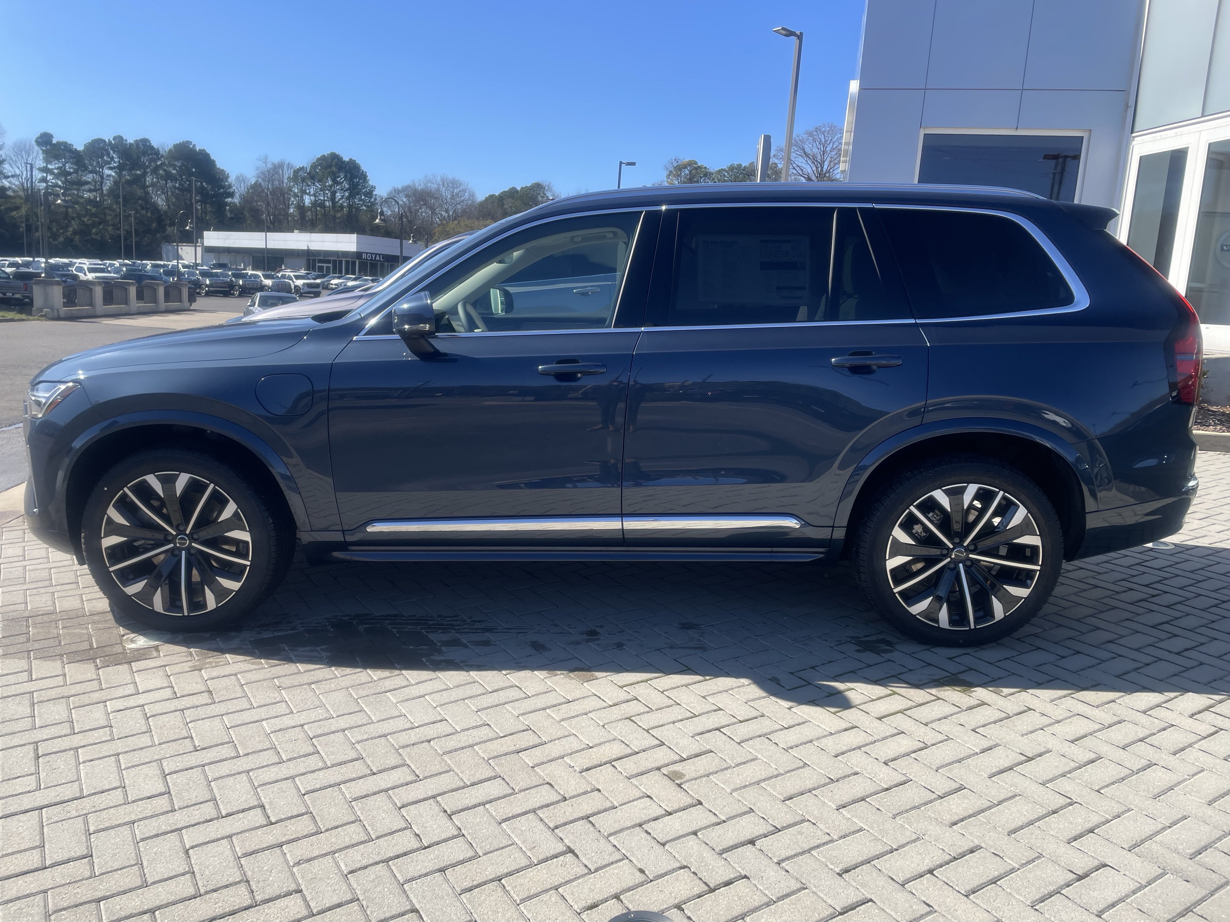 New 2026 Volvo XC90 T8 Ultra w/ Protection Package Premier AWD/4WD image 6