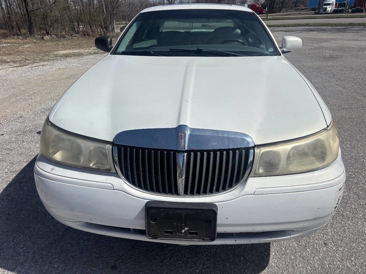 Used 2000 Lincoln Town Car Signature RWD image 3