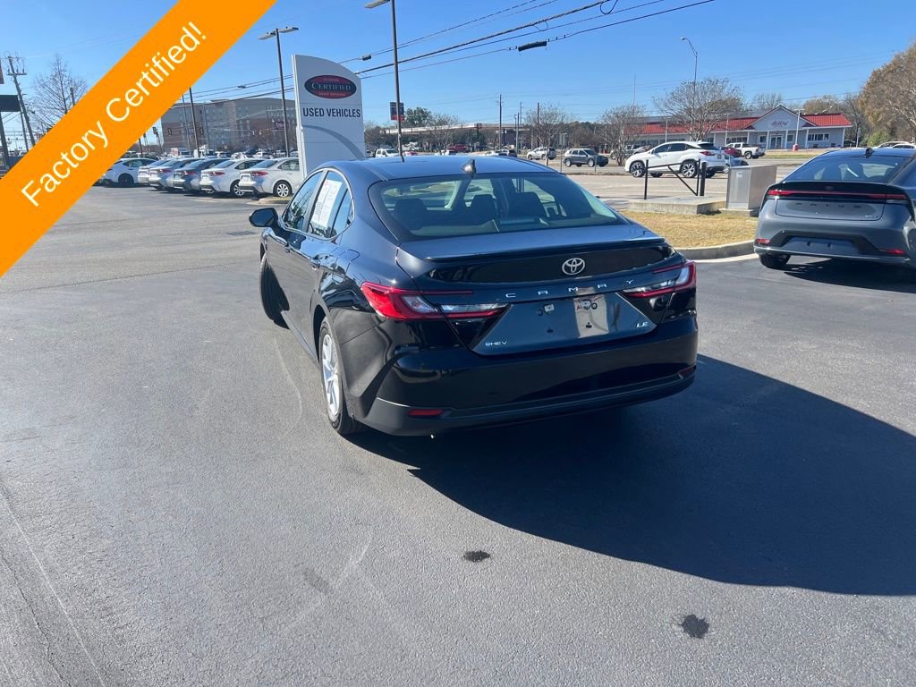 Used 2025 Toyota Camry LE image 3