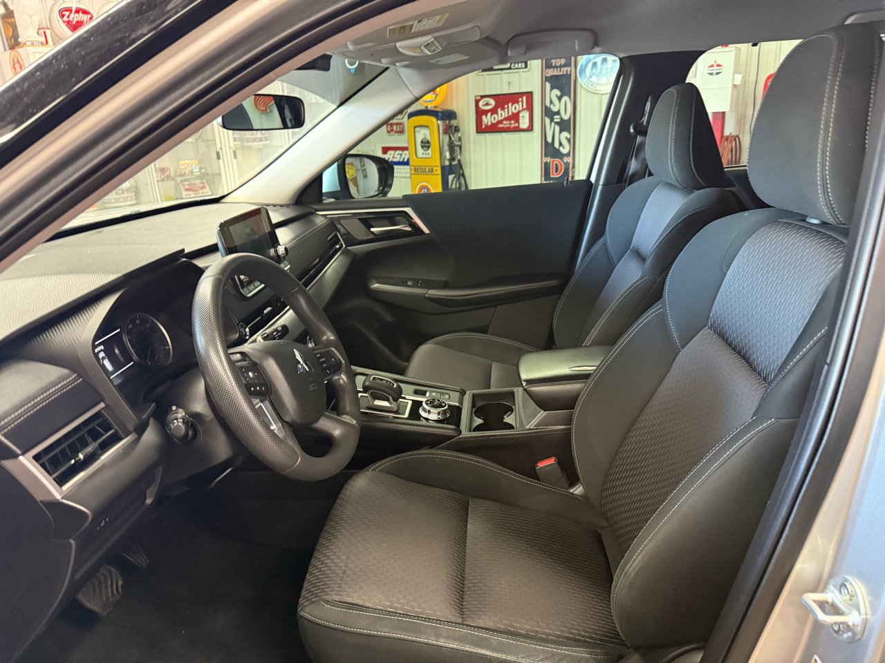 Used 2022 Mitsubishi Outlander ES image 12