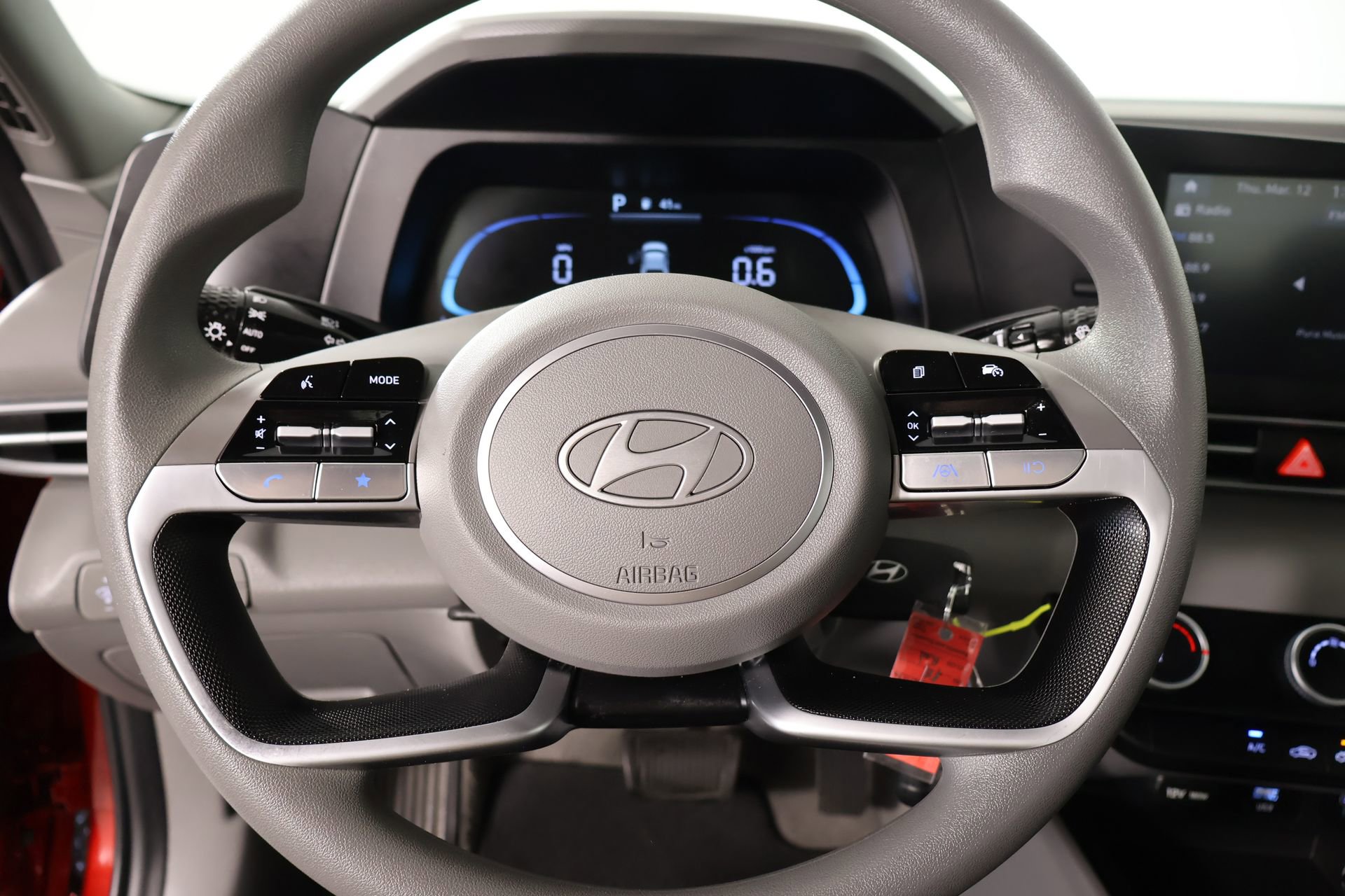 Certified 2024 Hyundai Elantra SE image 3