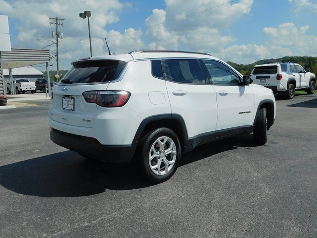 Used 2024 Jeep Compass Latitude image 9
