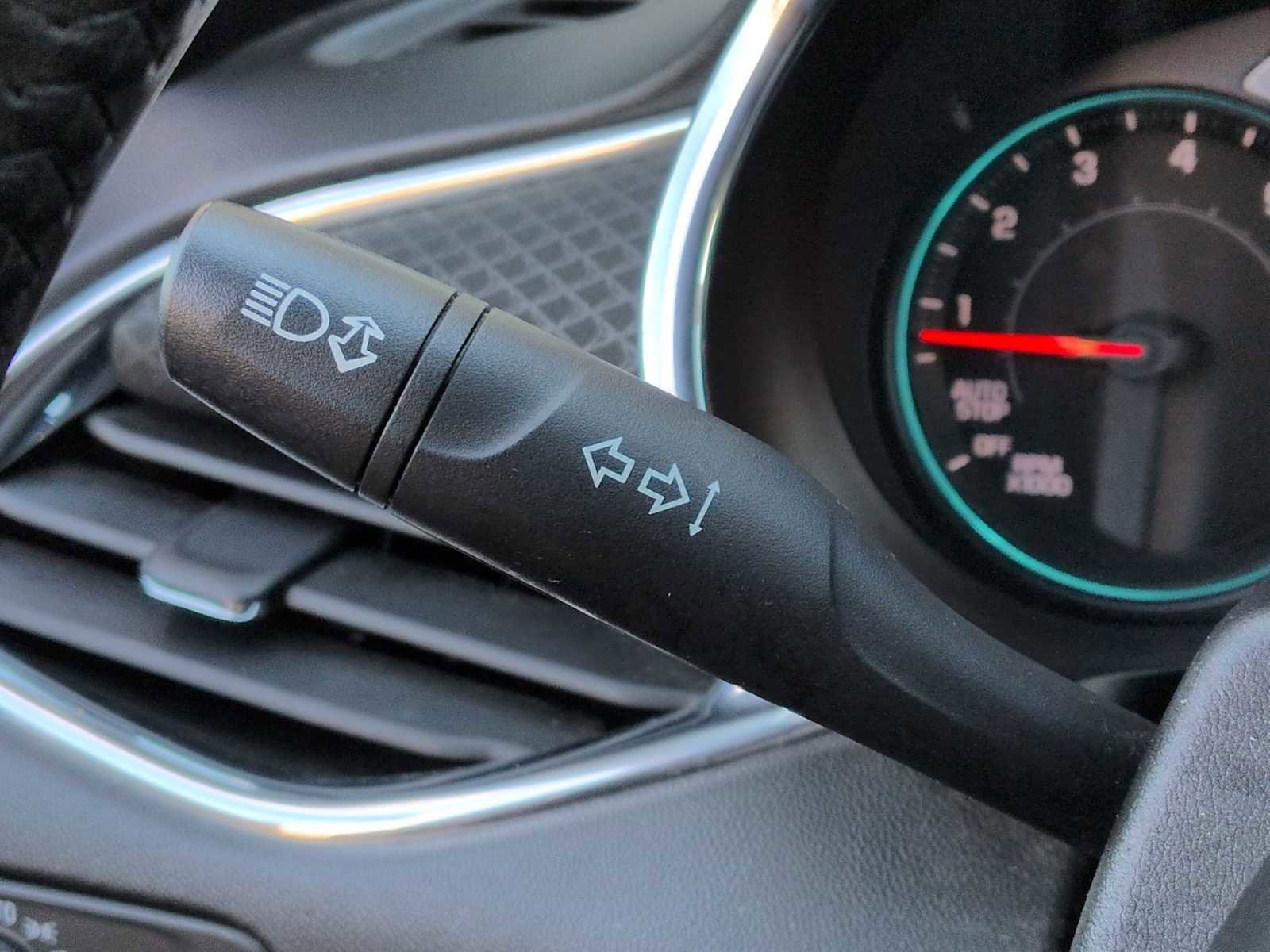 Used 2016 Chevrolet Malibu LT image 25