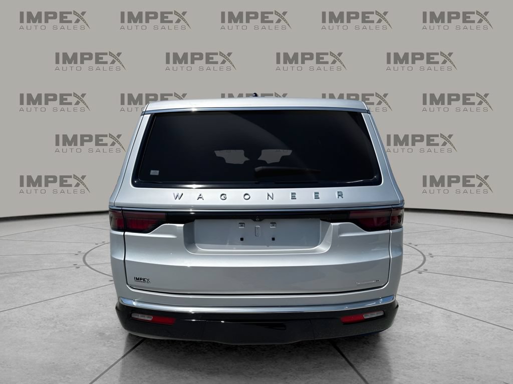 Used 2024 Jeep Wagoneer Series III w/ Premium Group I AWD/4WD image 4