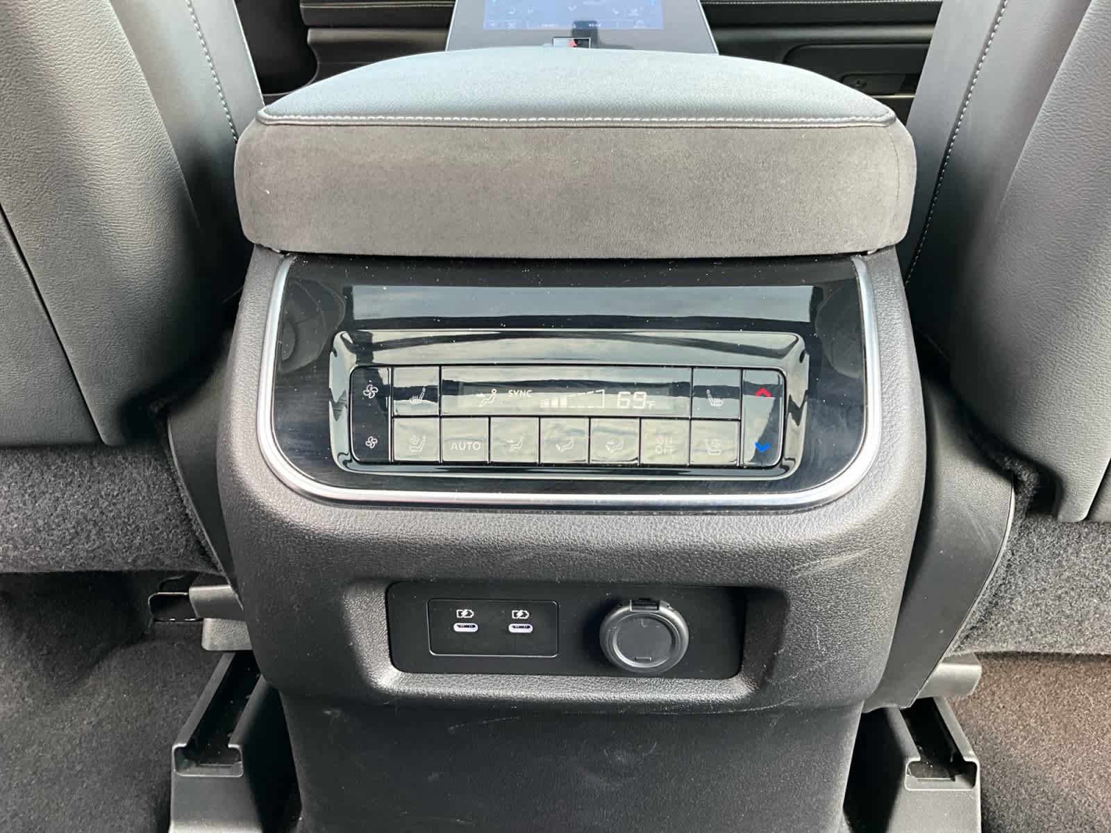 Used 2025 INFINITI QX80 Sensory w/ Exterior Package AWD/4WD image 39