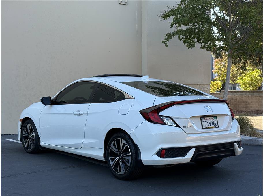 Used 2017 Honda Civic EX-T image 4