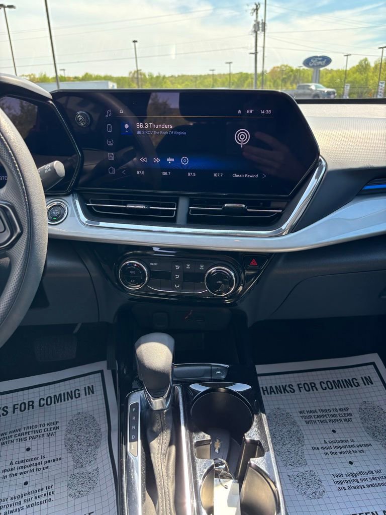 Used 2025 Chevrolet Trax LT image 15