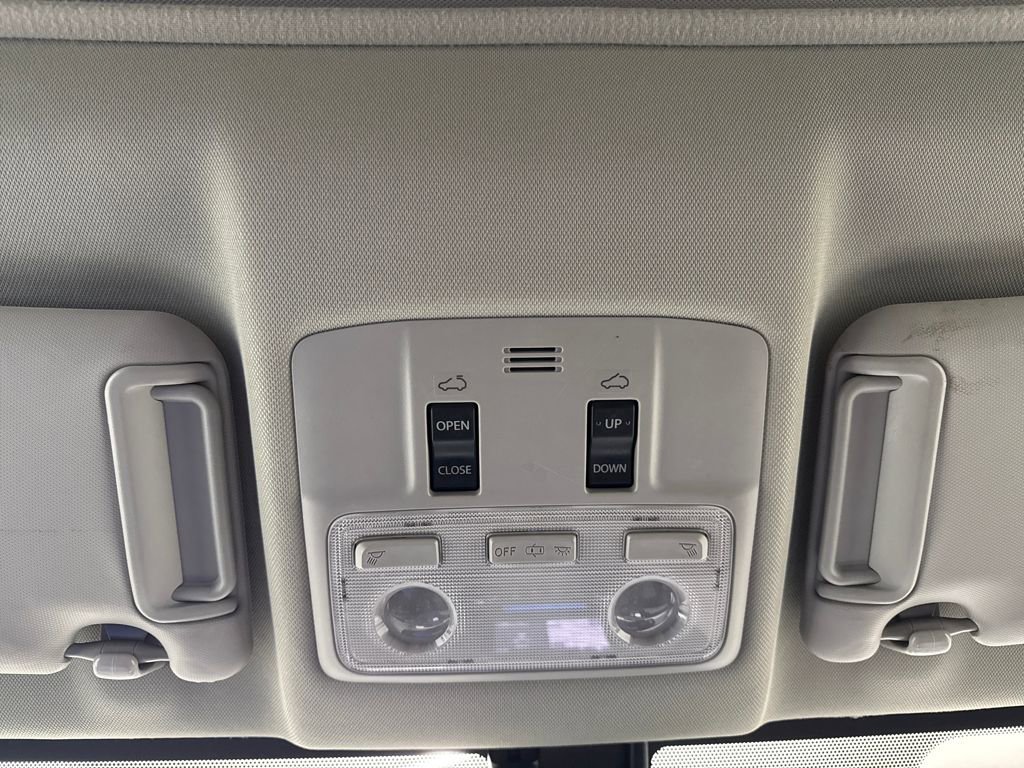 Used 2015 Toyota RAV4 Limited w/ Technology Package image 21