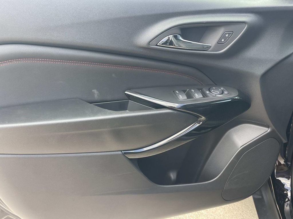 New 2026 Chevrolet Trax RS w/ Sunroof Package FWD image 11